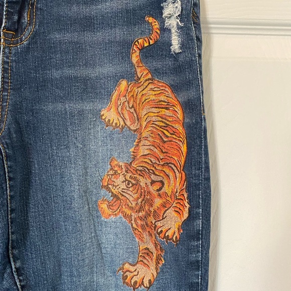 Torrid Ripped / Distressed Girlfriend Cropped Jeans with Tiger and Bird - Picture 5 of 6